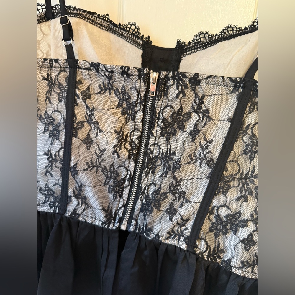 Forever 21 women’s lace bustier corset top zip back size Medium - Picture 4 of 5